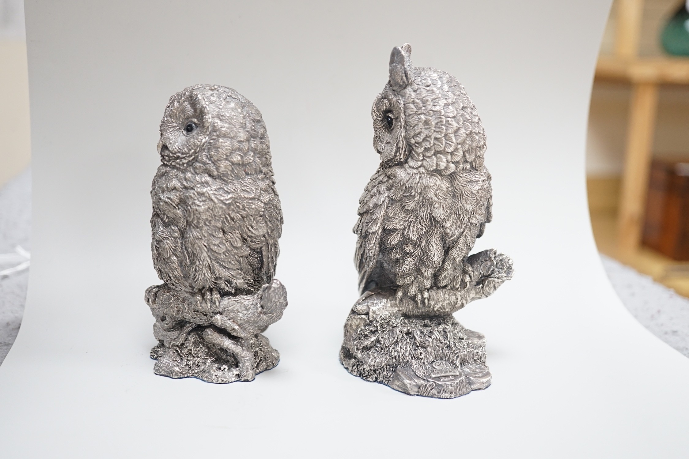 Two modern silver overlaid miniature model owls (filled), Country Artist, Birmingham, 1997, tallest 13.2cm.